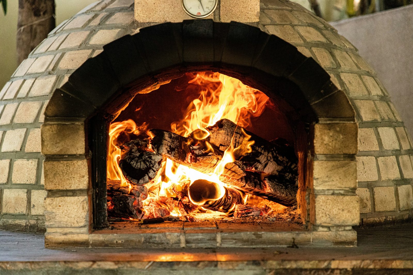 Why Woodfires are a Great Way to Warm Up and Create a Festive Holiday Atmosphere